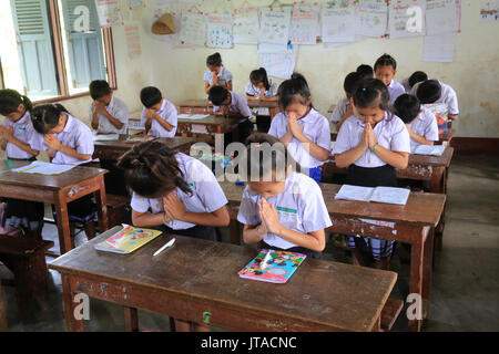 Gli allievi in aula, scuola elementare, il Vang Vieng, Laos, Indocina, Asia sud-orientale, Asia