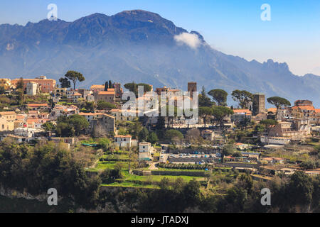 Ravello, Duomo, Villa Rufolo, terrazze e montagne, da Scala, Costiera Amalfitana, Sito Patrimonio Mondiale dell'UNESCO, Campania, Italia, Europa Foto Stock