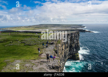 Scogliere rocciose di Arainn, Isole Aaran, Repubblica di Irlanda, Europa Foto Stock