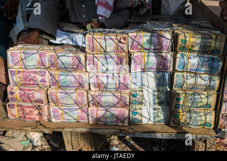 Enormi cumuli di denaro, Hargeisa, il Somaliland e la Somalia, Africa Foto Stock