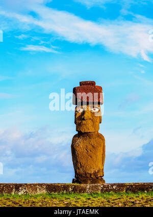 Moai a Ahu Ko Te Riku, Tahai complesso archeologico, Parco Nazionale di Rapa Nui, Sito Patrimonio Mondiale dell'UNESCO, l'isola di pasqua, Cile, Sud America Foto Stock
