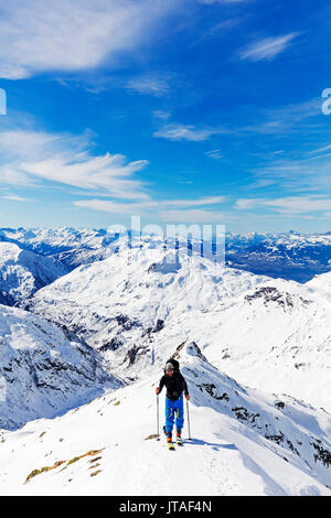 Sci alpinismo sul Mont -per il sig. Buet, Chamonix, Rhone Alpes, Haute Savoie, sulle Alpi francesi, Francia, Europa Foto Stock