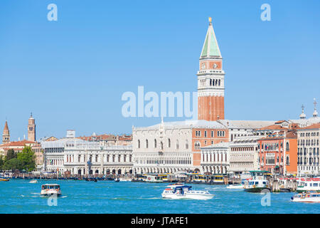 Torre del Campanile, il Palazzo Ducale (Palazzo dei Dogi), il Bacino di San Marco (St. Segna bacino), Venezia, Sito Patrimonio Mondiale dell'UNESCO, Veneto, Italia, Europa Foto Stock