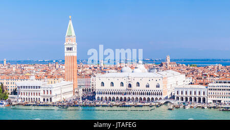 Panorama, Torre del Campanile, il Palazzo Ducale (Palazzo dei Dogi), il Bacino di San Marco (St. Segna bacino), Venezia, Sito Patrimonio Mondiale dell'UNESCO, Veneto, Italia, UE Foto Stock