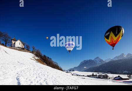 International hot air balloon festival, Chateau-d'Oex, Vaud, alpi svizzere, Svizzera, Europa Foto Stock