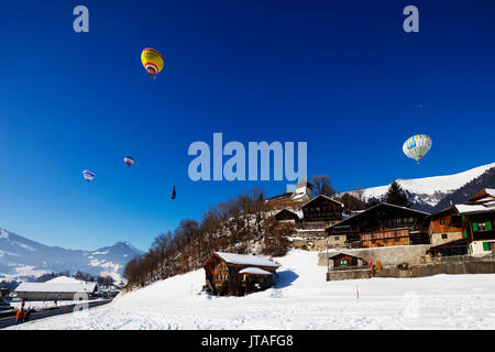 International hot air balloon festival, Chateau-d'Oex, Vaud, alpi svizzere, Svizzera, Europa Foto Stock