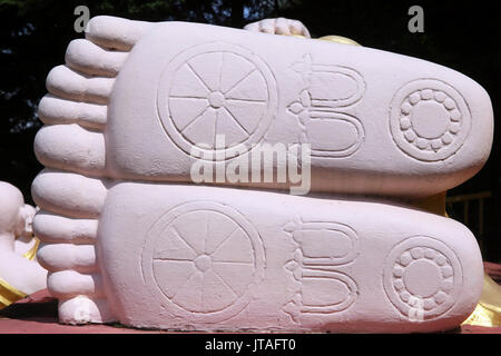 Buddha reclinato statua, tempio buddista, Thien Minh Pagoda, Sainte-Foy-les-Lione, area del Rodano, Francia, Europa Foto Stock