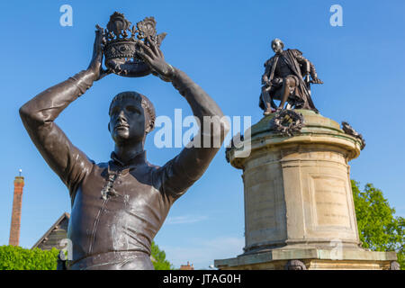 Gower Memorial e il Principe Hal statua, Stratford upon Avon, Warwickshire, Inghilterra, Regno Unito, Europa Foto Stock