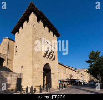 Repubblica di San Marino. Porta San Francesco, la porta di San Francesco, nota anche come porta del Loco. Ingresso nella città di San Marino. Foto Stock