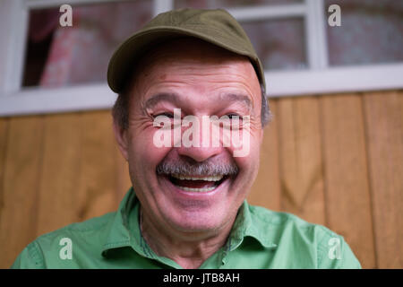 Close up ritratto di bello caucasian uomo maturo Foto Stock