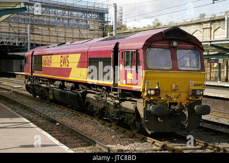 Classe EWS 66 locomotiva diesel 66069 alla stazione di Carlisle, Regno Unito. Foto Stock