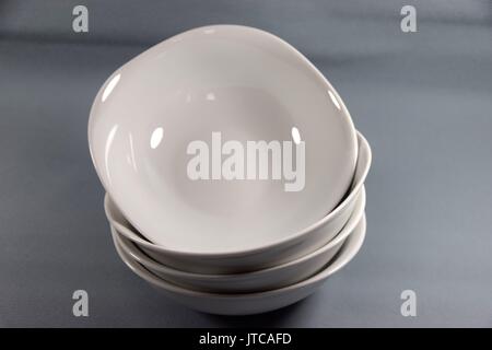 Alcuni di ceramica bianca bocce, ceramica,piatto porcellana Foto Stock
