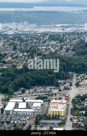 Vista aerea del Columbia City Apartments, Rainier Valley, Seattle, nello Stato di Washington, USA Foto Stock