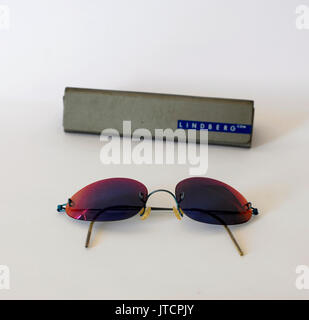 Occhiali da sole Vintage Lindberg titanio, compiuti in Danimarca Foto stock  - Alamy