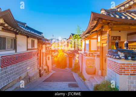 Il villaggio di Bukchon Hanok a Seul, in Corea del Sud. Foto Stock