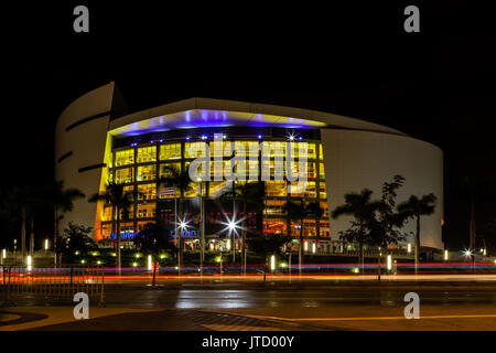 L'American Airlines Arena di Miami, Florida. L'Arena, aperto nel 1999, è uno sport e luogo di divertimento ed è la casa di Miami Heat. Foto Stock