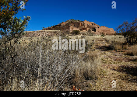 America; Messico; Zacatecas; valle di Malpaso; pre ispanica; sito archeologico la Quemada; occupato per la prima volta da circa 200-300 d.C., la sua popolazione ha raggiunto il picco dopo il 500 d.C., prima che il sito fu abbandonato poco dopo il 900 d.C. poco è noto circa i primi coloni qui. Gli storici del XVIII secolo confutarono che la costruzione del sito sarebbe stata fatta dalla transitoria cultura di Chicomostoc. Ma le costruzioni sono chiaramente troppo estese, e la qualità dell'architettura Foto Stock