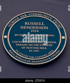Placca in omaggio al musicista e artista Russell Henderson, che ha guidato la prima sfilata di carnevale per le strade di Notting Hill nel 1965. Londra, UK Foto Stock