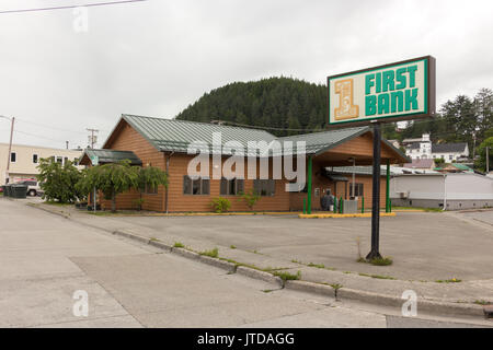 Wrangell, Alaska, Stati Uniti d'America - 24 luglio 2017: il wrangell ramo della prima banca, Alaska. Foto Stock