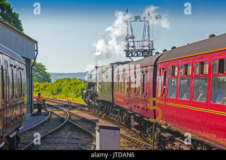 Famosa in tutto il mondo ex-LNER locomotiva a vapore No.60103 'Flying Scotsman' si diparte da Vescovi Lydeard sulla West Somerset Railway, England, Regno Unito Foto Stock