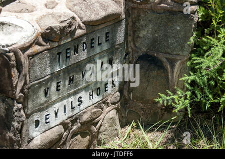 Per Stonesign Thukela gorge in Royal Natal Park Drakensberg mountain, Sud Africa Foto Stock