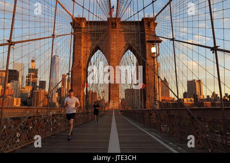 Ponte di Brooklyn, New York City, mattina Foto Stock