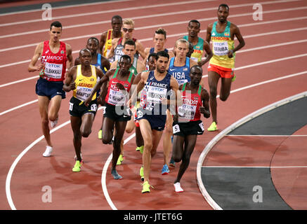 Del Kenya Kipruto Conseslus e quella della Francia Mahiedine Mekhissi e Kenya di Giairo Kipchoge Birech conduttore durante gli Uomini 3000m Siepi final durante il giorno cinque del 2017 IAAF Campionati del mondo presso il London Stadium. Foto Stock