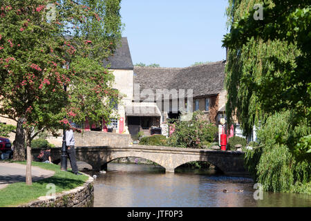 Bourton ponte sull'acqua Foto Stock