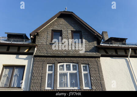 Casa vecchia facciata con ardesia in Hessen, Germania Foto Stock