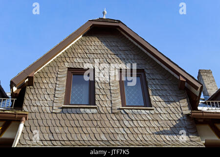 Casa vecchia facciata con ardesia in Hessen, Germania Foto Stock