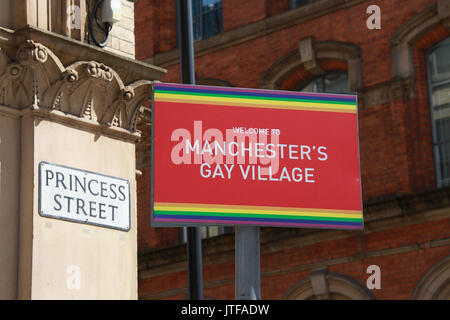 Benvenuto a Manchesters Gay Village segno Foto Stock