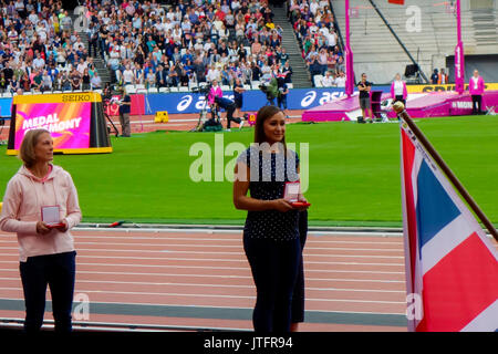 6 agosto 2017, London Stadium, East London, England; IAAF Campionati del Mondo, Jennifer Oeser della Germania e Jessica Ennis di Gran Bretagna Foto Stock