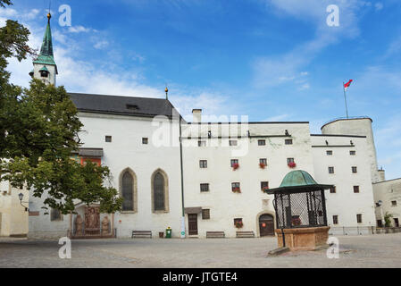 Il territorio del castello di Hohensalzburg di Salisburgo, Austria. Castello Hohensalzburg è luogo molto popolare a Salisburgo. Foto Stock