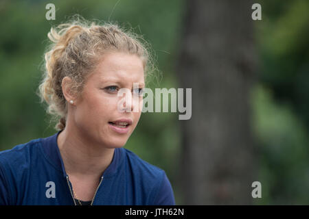 Stuttgart, Germania. 8 Ago, 2017. Il tedesco giocatore di tennis Laura Siegemund è stato intervistato dalla stampa tedesca agenzia in Stoccarda, Germania, 8 agosto 2017. Foto: Marijan Murat/dpa/Alamy Live News Foto Stock