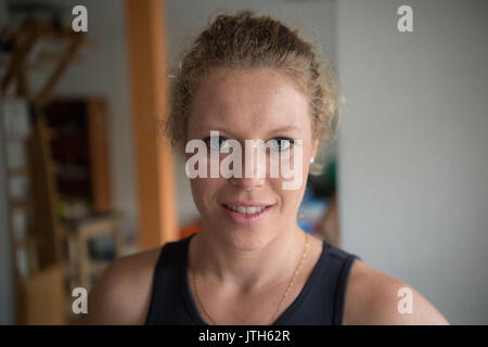 Stuttgart, Germania. 8 Ago, 2017. Il tedesco giocatore di tennis Laura Siegemund è stato intervistato dalla stampa tedesca agenzia in Stoccarda, Germania, 8 agosto 2017. Foto: Marijan Murat/dpa/Alamy Live News Foto Stock