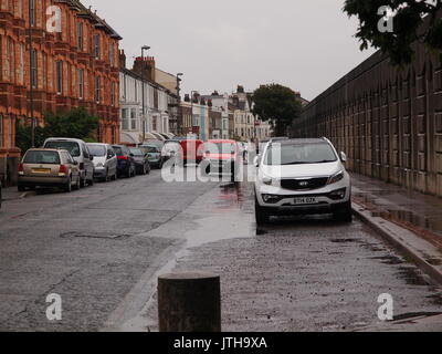 Sheerness, Kent. 09 Ago, 2017. Regno Unito Meteo: un umido e giornata uggiosa con prolungati periodi di pioggia. Credito: James Bell/Alamy Live News Foto Stock