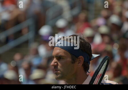 Montreal, Canada. 09Aug, 2017. Agosto 9, 2017 - Montreal, Quebec, Canada - Roger Federer vince il 2° round match contro PETER POLANSKY di Rogers Cup 2017 Credit: Vlad Russia/Alamy Live News Foto Stock