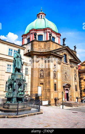 Praga, Repubblica ceca. San Francesco di assisi chiesa edificata in stile barocco fra 1679 - 1685 Foto Stock
