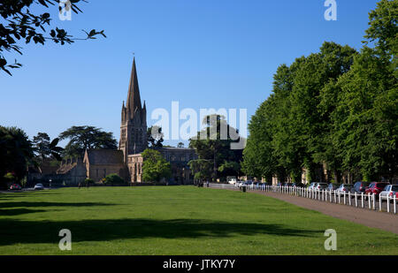 Santa Maria vergine chiesa parrocchiale su legno verde,witney,oxfordshire,Inghilterra Foto Stock