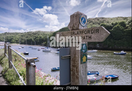 Wales coast Path accedi Solva (Solfach) villaggio, Pembrokeshire, Wales, Regno Unito Foto Stock