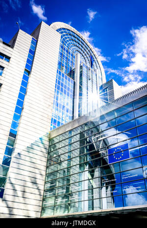 BRUXELLES, Belgio - 13 August 2014: vista dell'edificio del Parlamento Europeo a Bruxelles, Bruxelles, Belgio. Il Parlamento europeo è eletto Foto Stock