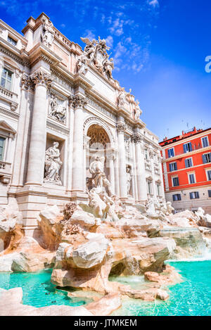 Roma, Italia. famosa fontana di trevi e palazzo poli, bernini architettura in stile barocco. Foto Stock