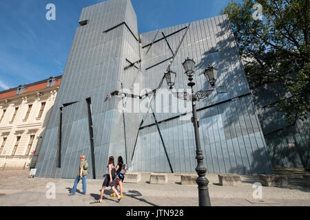 Vista del Museo Ebraico progettato da Daniel Libeskind a Kreuzberg di Berlino, Germania Foto Stock