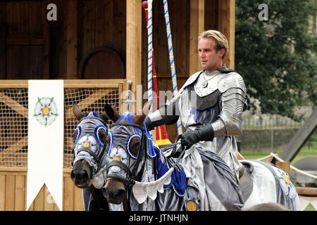 Giostre torneo medievale e la rievocazione della guerra dei Roses presso il Castello di Warwick Foto Stock