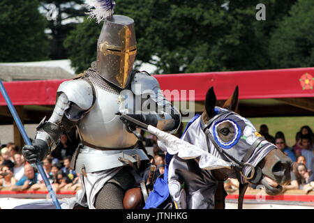 Giostre torneo medievale e la rievocazione della guerra dei Roses presso il Castello di Warwick Foto Stock