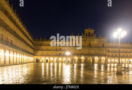 Vista notturna di Plaza Mayor. Salamanca, Spagna Foto Stock