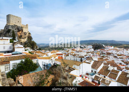 Castello di cliff in Olvera. Cadiz, Spagna Foto Stock