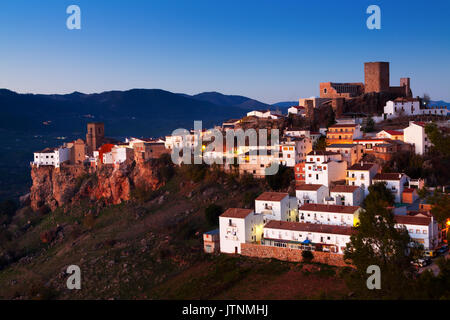 Hornos de Segura in serata. Andalusia, Spagna Foto Stock