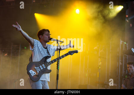 Animali in vetro di eseguire presso il panorama della città di New York Foto Stock