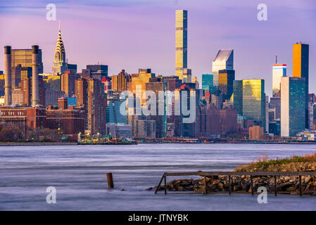New York skyline della città sull'East River.